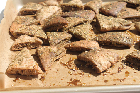 Zaatar and Garlic Baked Pita Chips*